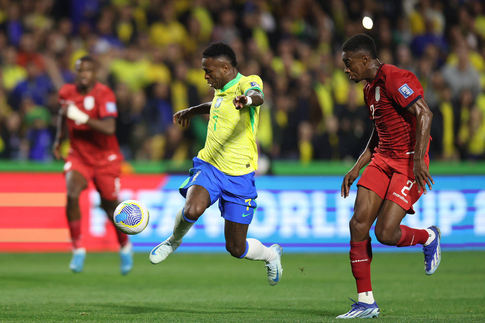 巴西队在比赛中取得压倒性胜利,夺得冠军 巴西队在比赛中取得压倒性胜利,夺得冠军