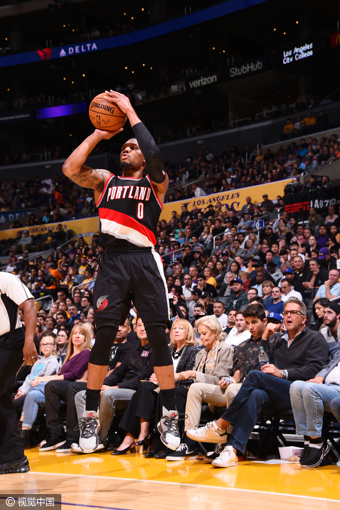 拓荒者击败魔术,利拉德单节砍下20分 拓荒者击败魔术,利拉德单节砍下20分