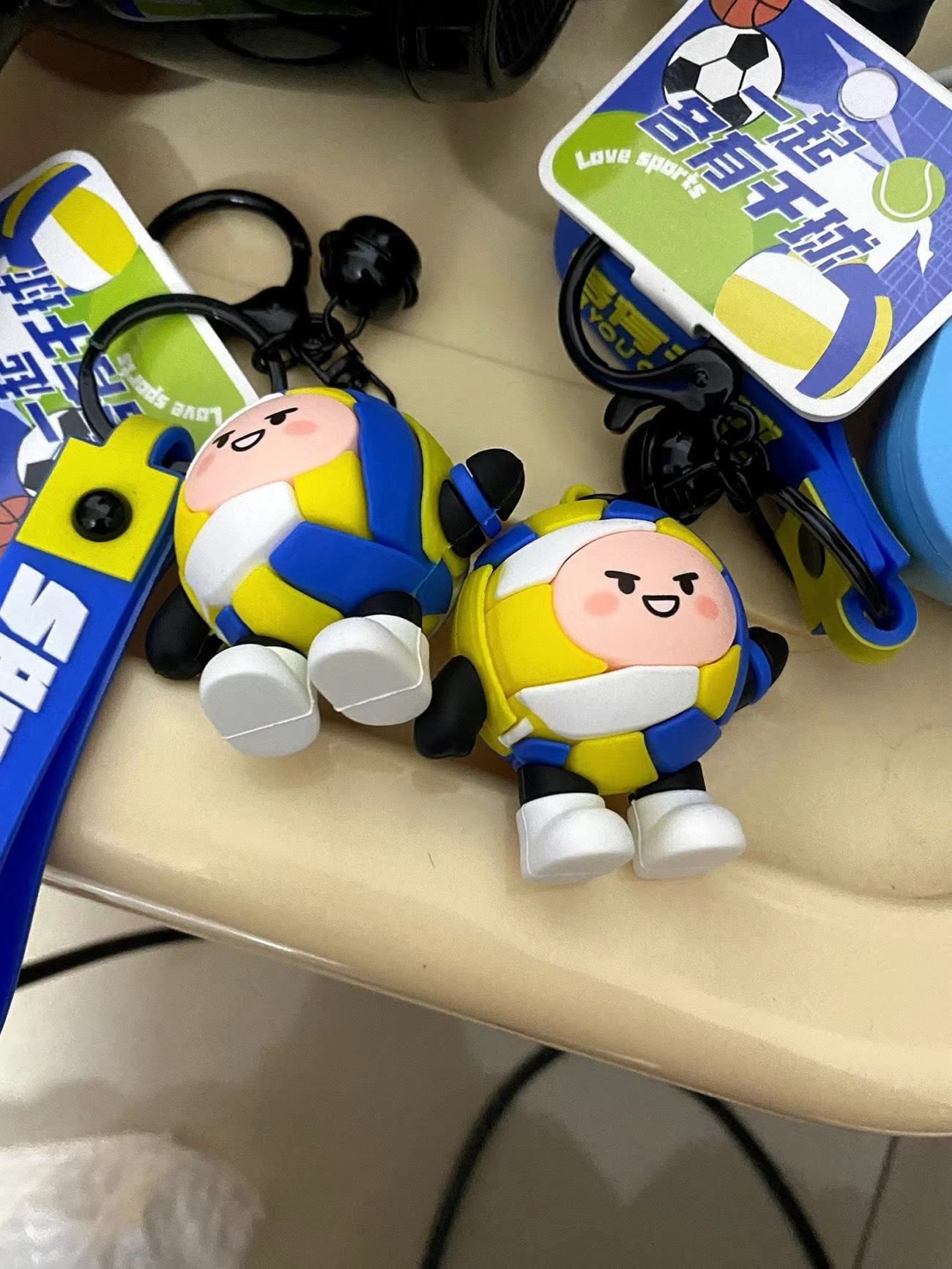 公牛队球员与小球迷共同制作节日礼物 公牛队球员与小球迷共同制作节日礼物