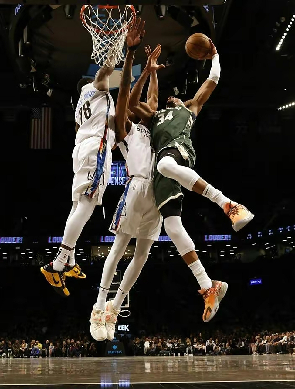 雄鹿客场一役击败篮网,晋级进入次轮 雄鹿客场一役击败篮网,晋级进入次轮