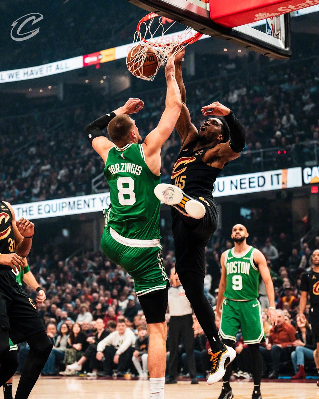 火箭队大胜独行侠登顶西部 火箭队大胜独行侠登顶西部