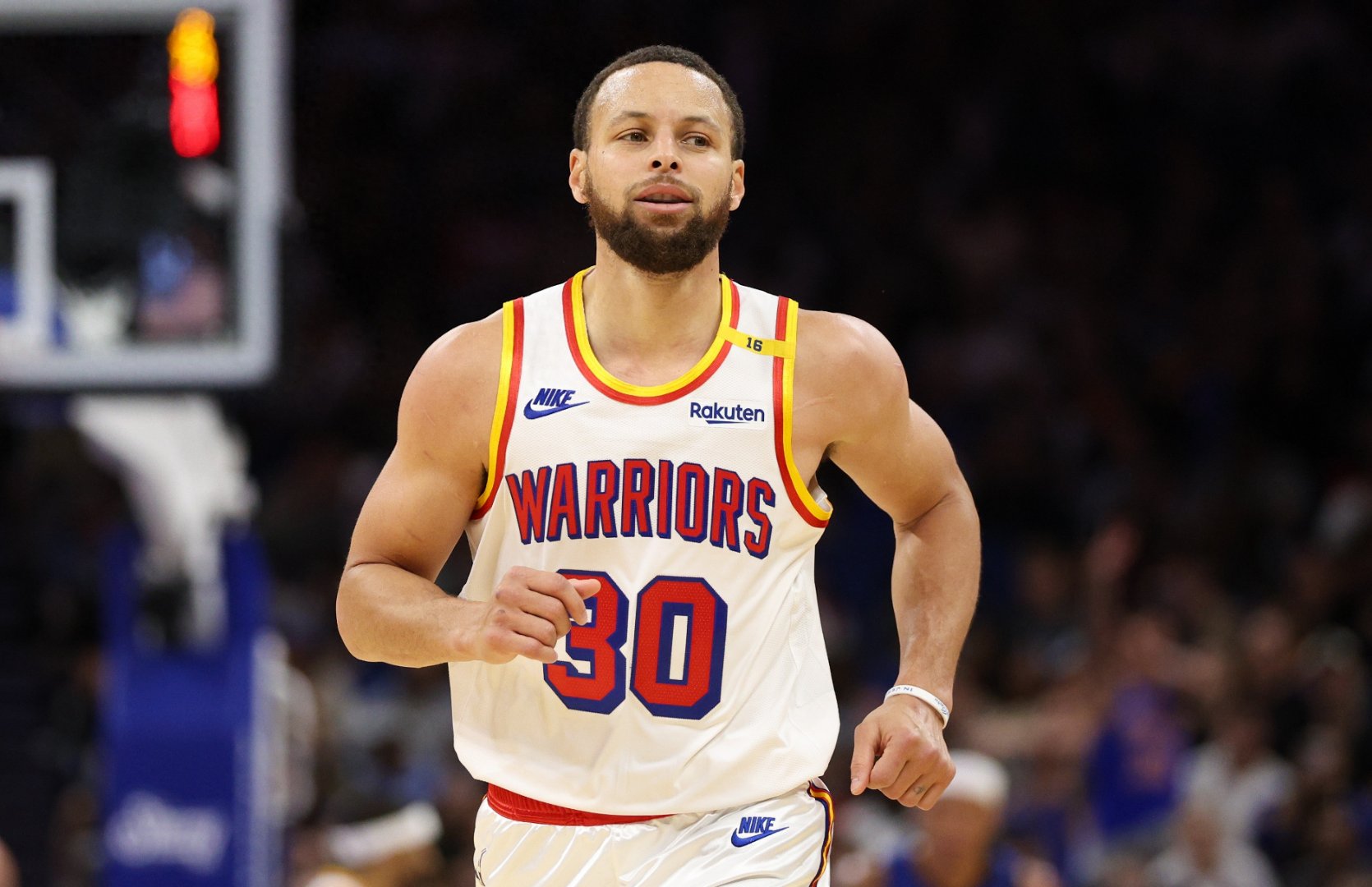 勇士再遇溃败,库里神准外线助攻无用 勇士再遇溃败,库里神准外线助攻无用