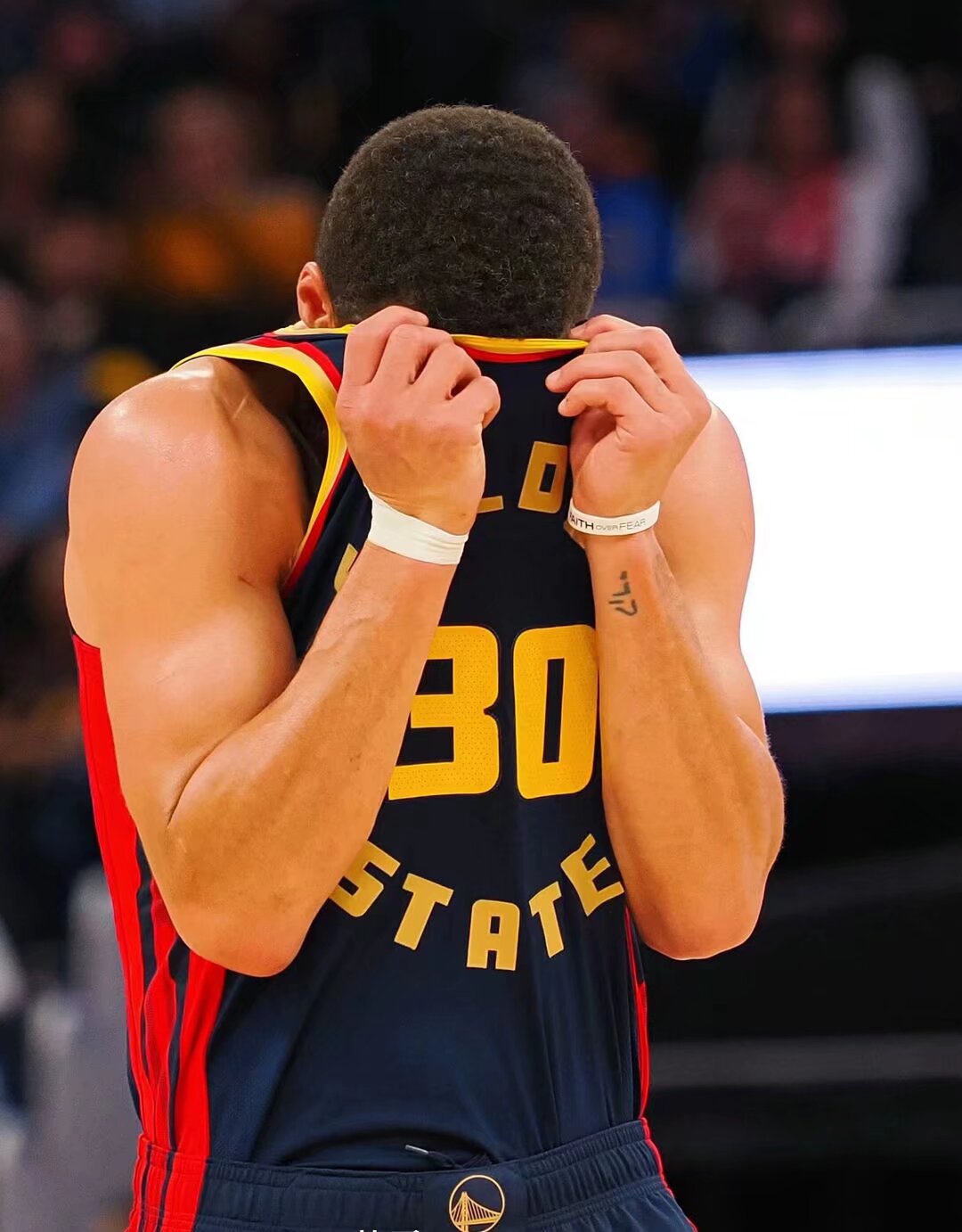 斯蒂芬库里拒绝出售勇士队徽球衣 斯蒂芬库里拒绝出售勇士队徽球衣